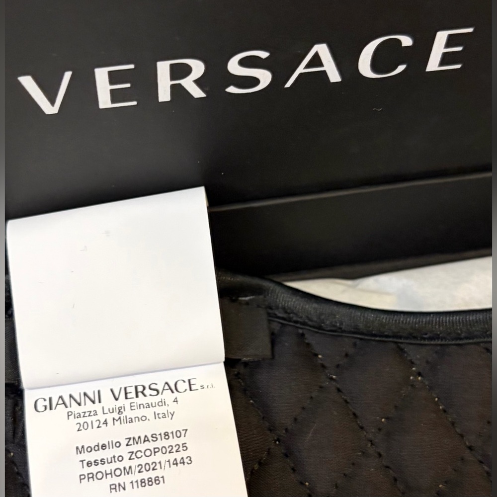 NWT VERSACE Black/Gold Medusa Motif Sleep Mask with box/shopping bag/Tissue ๐ค๐ - Picture 7 of 7